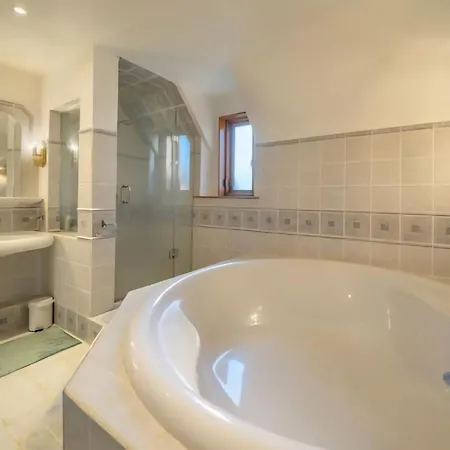 Shipool Lodge-luxury Retreat *